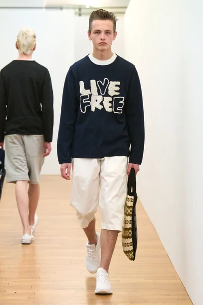 Look 19